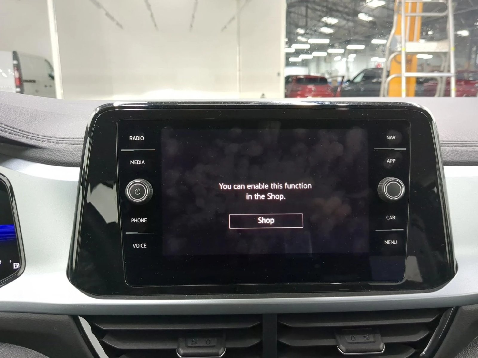 
								Volkswagen T-Roc Life 1.5 TSI 150CV BVA7 E6d full									