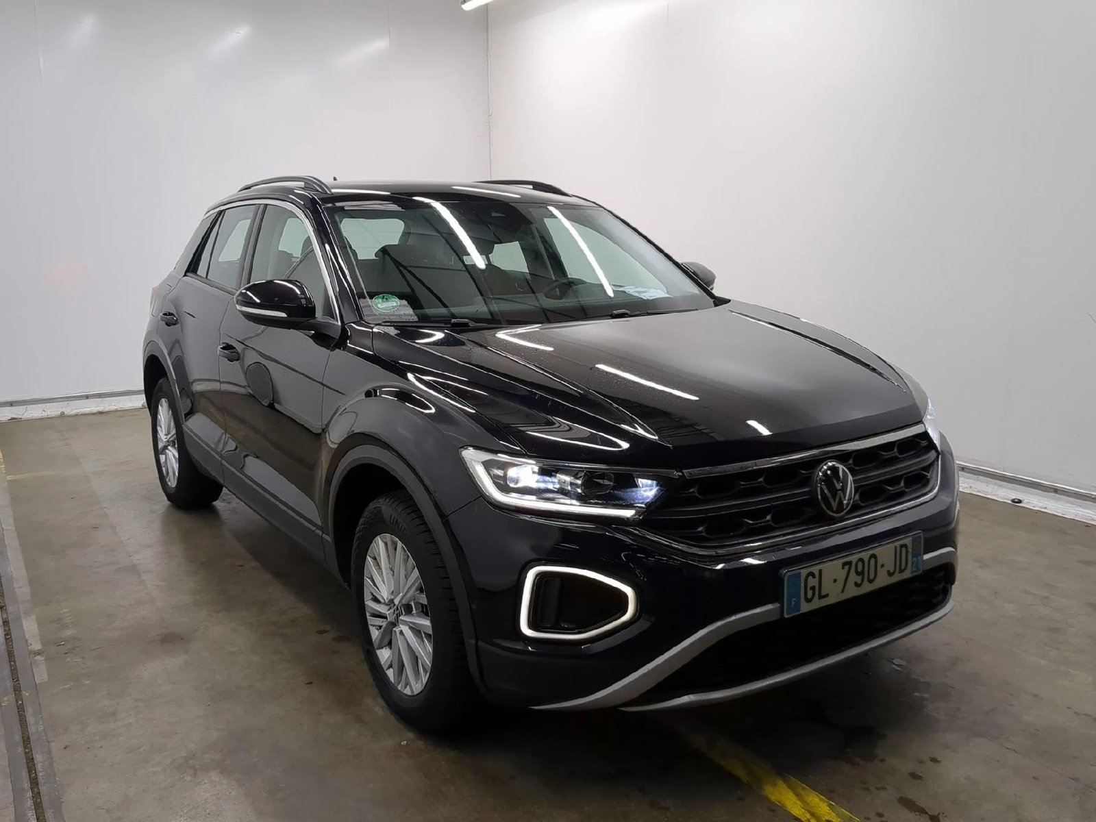 
								Volkswagen T-Roc Life 1.5 TSI 150CV BVA7 E6d full									